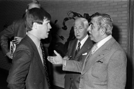 Eric Vilé (l) met mede bestuursleden, Bestanddeelnr 929-0681