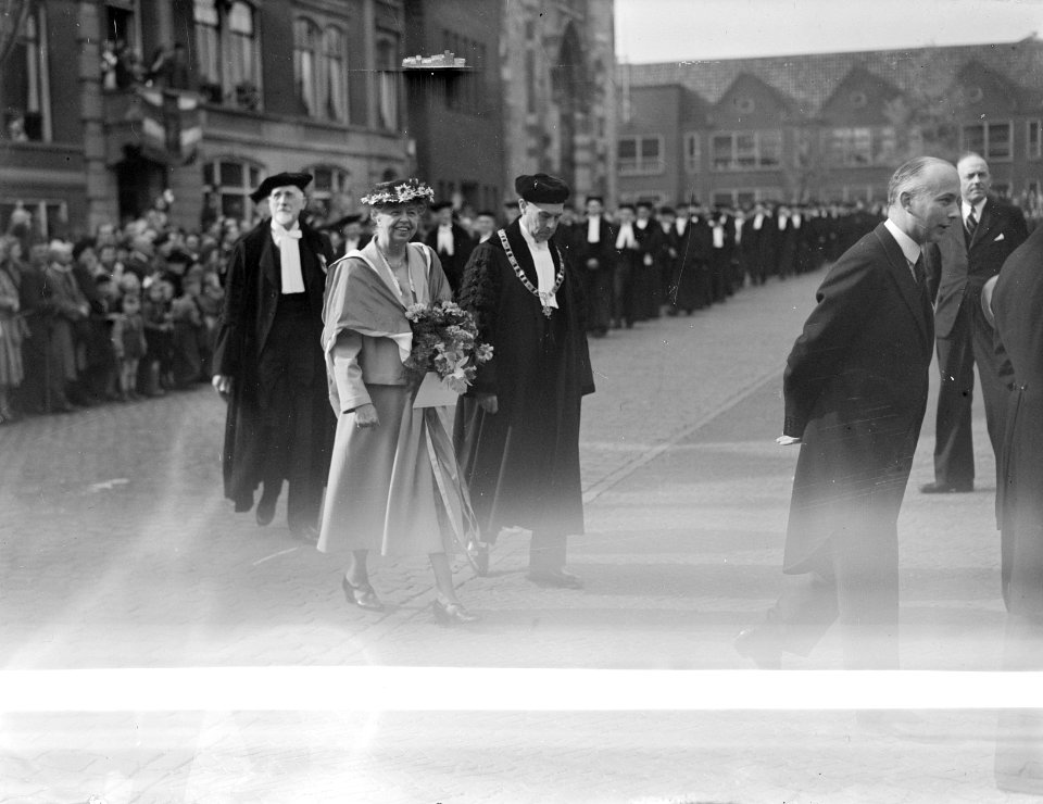 Erepromotie Mevrouw Roosevelt . Buiten, Bestanddeelnr 902-6994