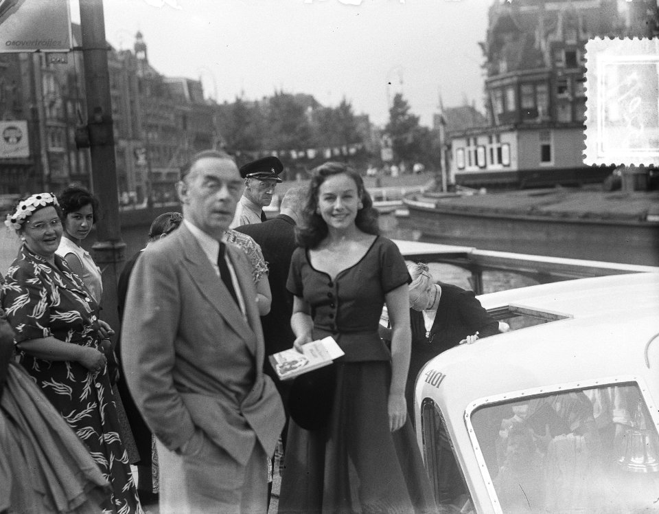 Erich Maria Remargue en Paulette Goddard met ronderh., Bestanddeelnr 905-2097