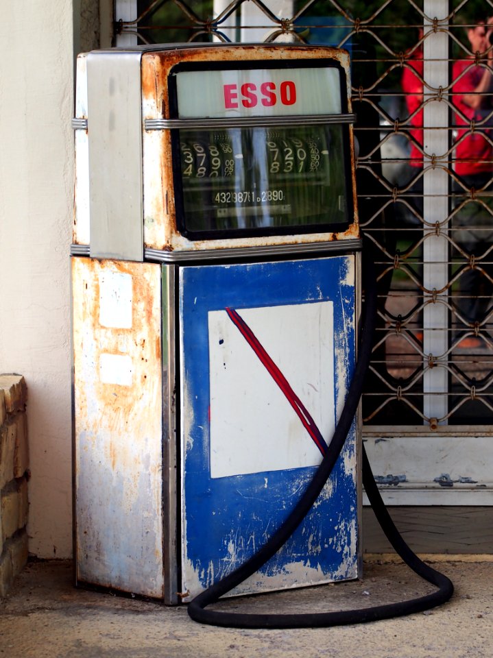 Esso (old petrol pump) pic1