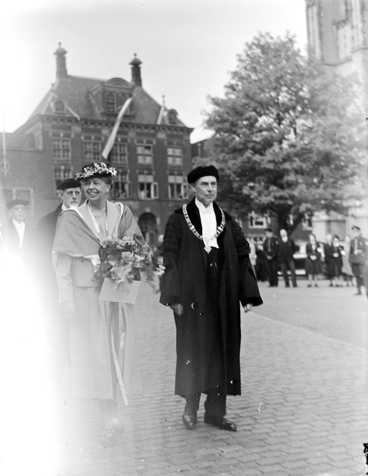 Erepromotie Mevrouw Roosevelt . Buiten, Bestanddeelnr 902-6996