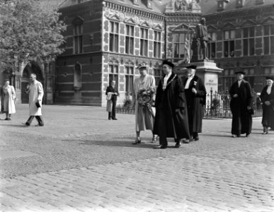 Erepromotie Mevrouw Roosevelt . Buiten, Bestanddeelnr 902-6989