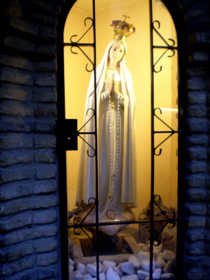 Estatua de la Virgen de Fátima en Santa Engracia PA220010