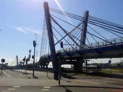 Estakada im. Marka Sudaka widziana od ul. Żółkiewskiego