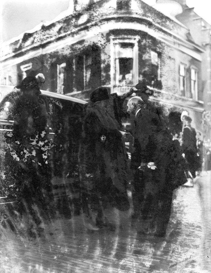 Erepromotie Mevrouw Roosevelt . Aankomst H. M., Bestanddeelnr 902-6988