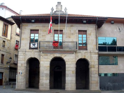 Escoriaza - Plaza Fernando Eskoriatza y Ayuntamiento 01