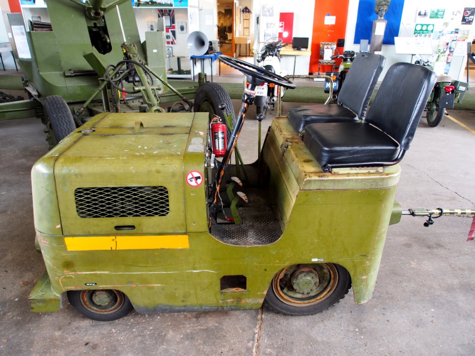 Esslingen aircraft tow truck in Aalborg Forsvars- og Garnisonsmuseum, pic4