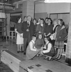 Estafettekampioenschappen in Regentessebad te Den Haag , de dames van zwemvereni, Bestanddeelnr 915-0134