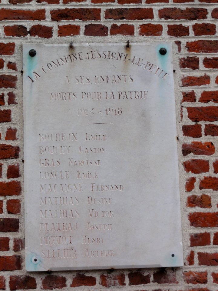 Essigny-le-Petit (Aisne) plaque morts 1914-18 sur la mairie