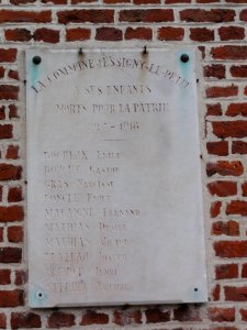 Essigny-le-Petit (Aisne) plaque morts 1914-18 sur la mairie