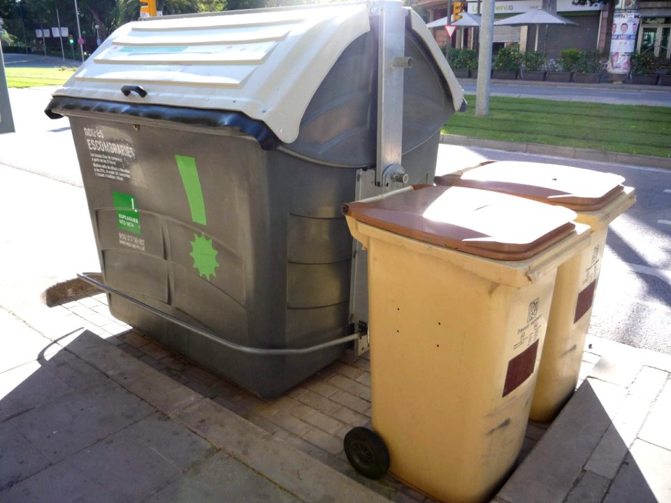 Esplugues de Llobregat - Reciclaje de residuos urbanos 3