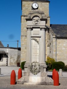 Espinasse (Puy-de-Dôme) monument aux morts