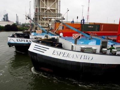 ESPERANTO - ENI 02324538 with ESPERANTWO - ENI 02329438 leaving Van Cauwelaertsluis, pic3