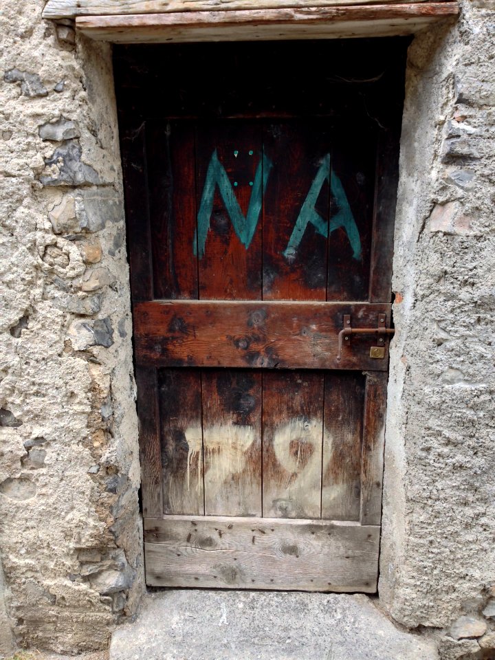 Esino Lario door 05
