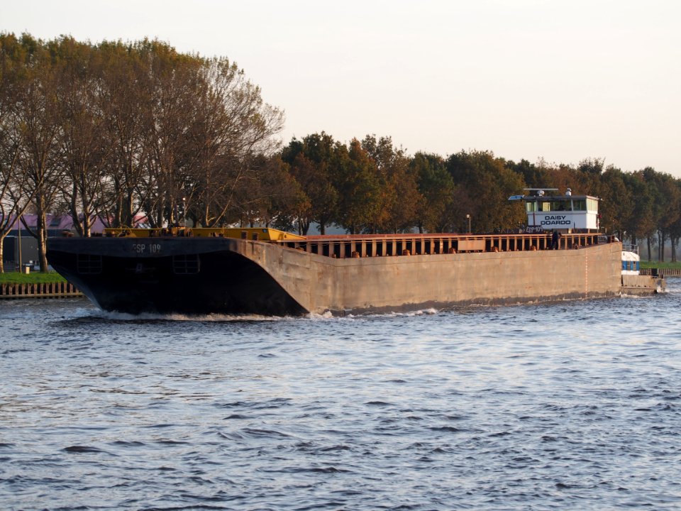 Espera 109 (ENI 02318418) pushed by Daisy Doardo (ENI 02336160) at the Amsterdam-Rhine Canal, pic1