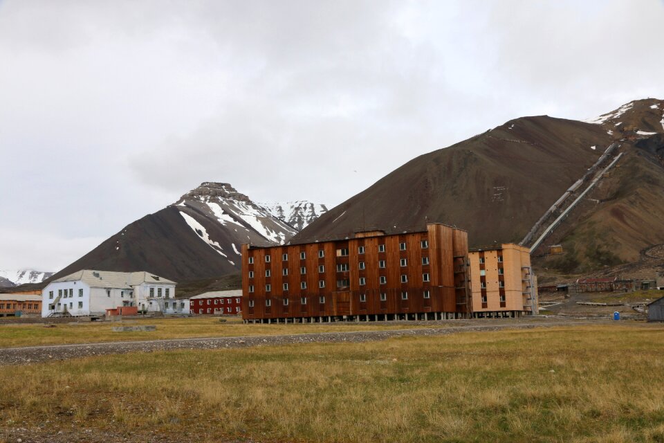 Ghost town svalbard brown ghost