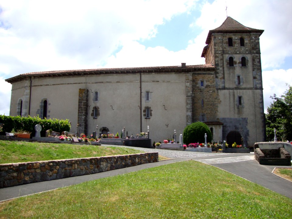 Espelette (Pyr-Atl., Fr) église et une partie du cimetière