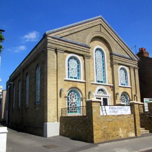Esher Green Baptist Church, Park Road, Esher (June 2015) (2)