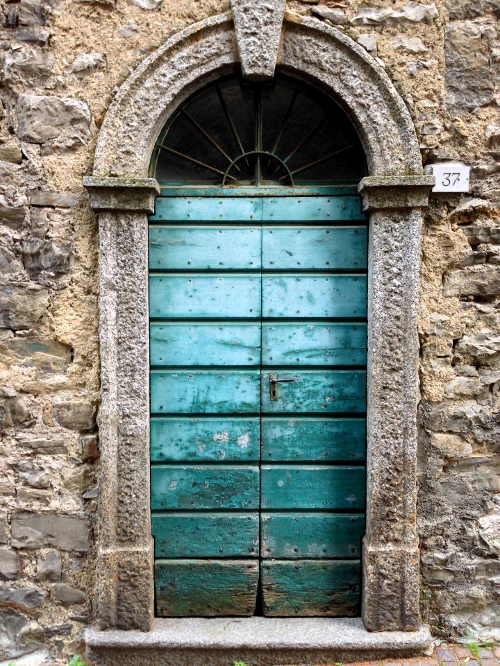 Esino Lario door 11