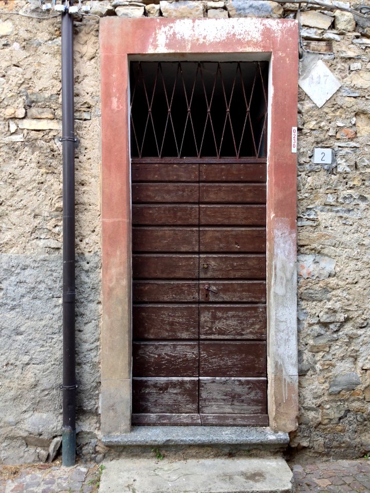 Esino Lario door 07
