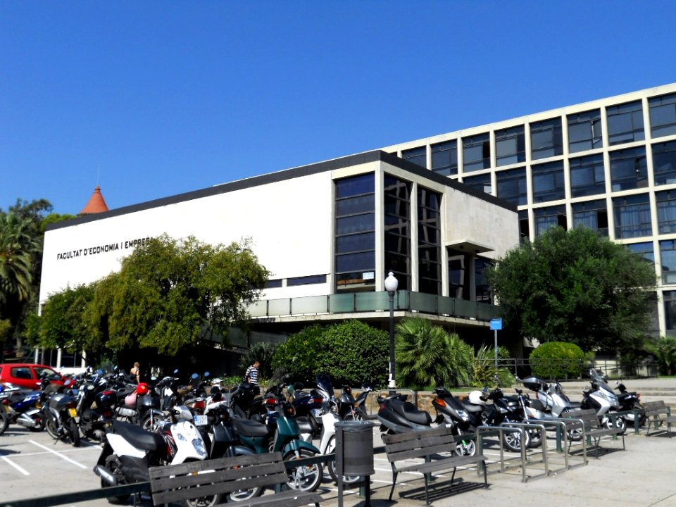 Escola Universitària d'Estudis Empresarials -2- Barcelona (Catalonia)-08019-2061