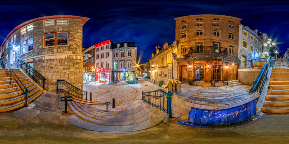 Escalier Casse-Cou nuit. Petit champlain, Quebec Ville, Canada. Projection panoramique à 360 degrés