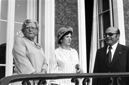 Escovar Salom wordt door koningin Juliana ontvangen op Huis ten Bosch vlnr , Bestanddeelnr 929-2545