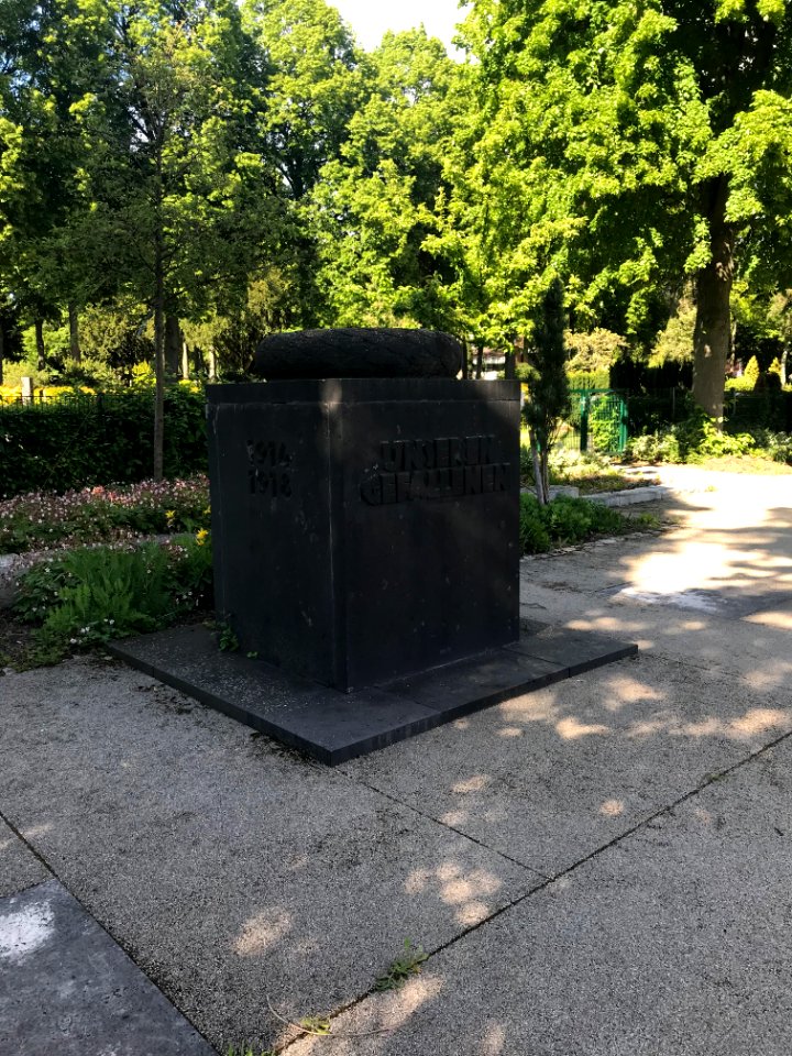 Eschborn, Gefallenendenkmal WK I und II (1)
