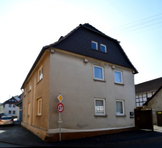 Esch, Schwalbacher Straße 22