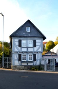 Eschenhahn, Schwalbacher Straße 23