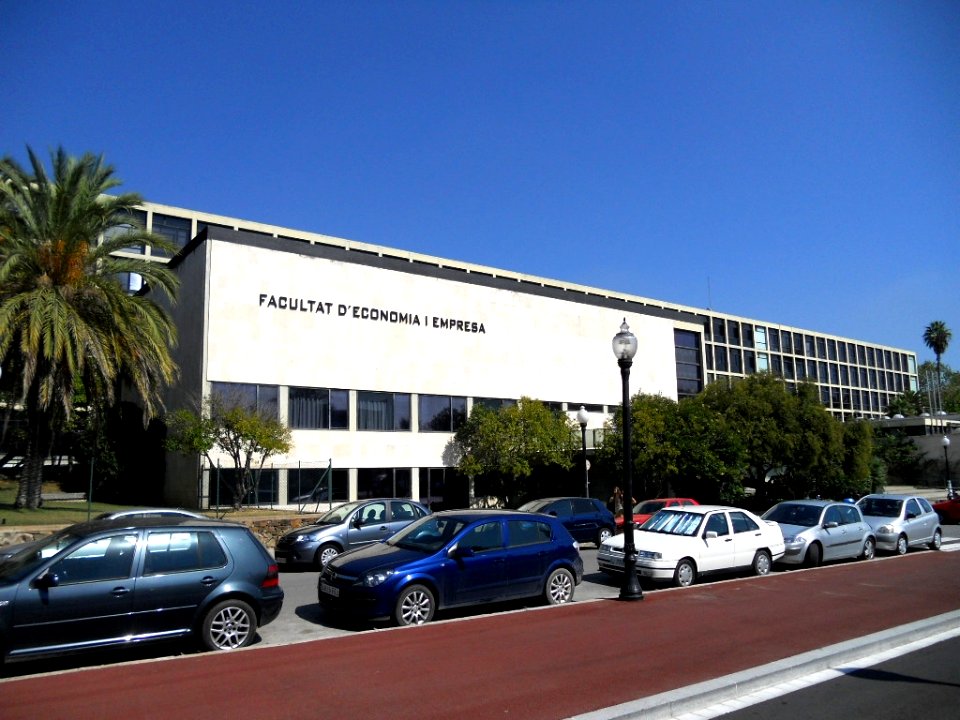 Escola Universitària d'Estudis Empresarials -1- Barcelona (Catalonia)-08019-2061