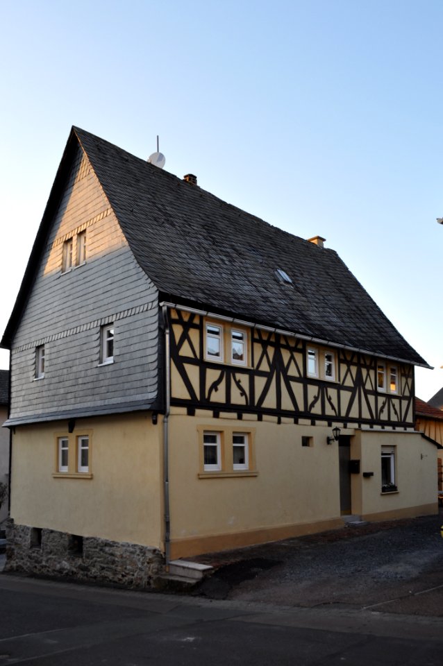 Eschhofen, Wiesenstraße 12
