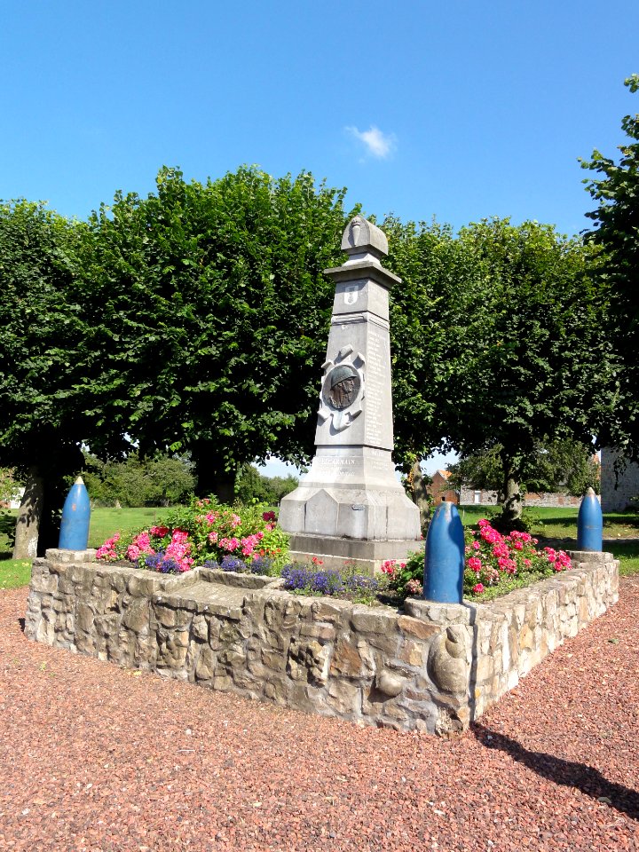 Escarmain (Nord, Fr) monument aux morts