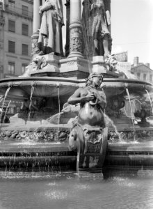 Fontein op de Place des Jacobins, Bestanddeelnr 191-0434