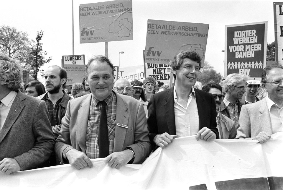 FNV-voorzitter Wim Kok en vice-voorzitter Herman Bode (l) aan de kop van de stoe, Bestanddeelnr 932-6174