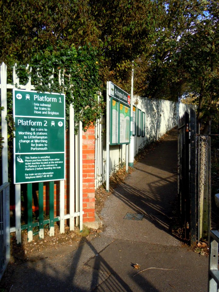 Footpath to Aldrington Railway Station (October 2014) (3)