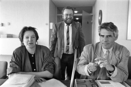 FNV-Federatieraad kandidaten bestuursfuncties v.l.n.r. Karin Adelmund , Jacob D, Bestanddeelnr 934-2267