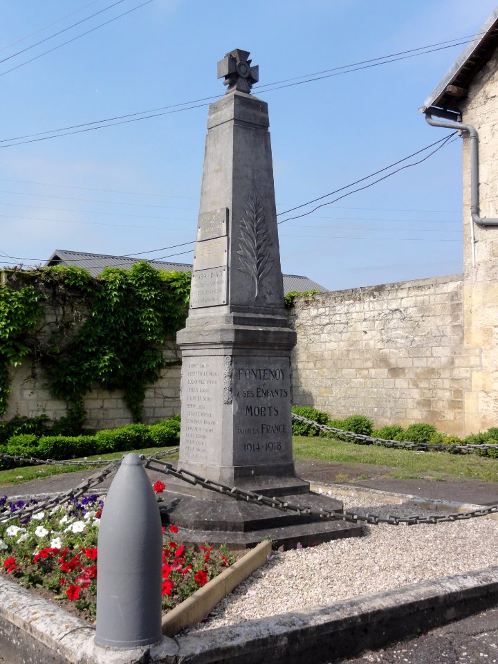 Fontenoy (Aisne) Monument aux morts