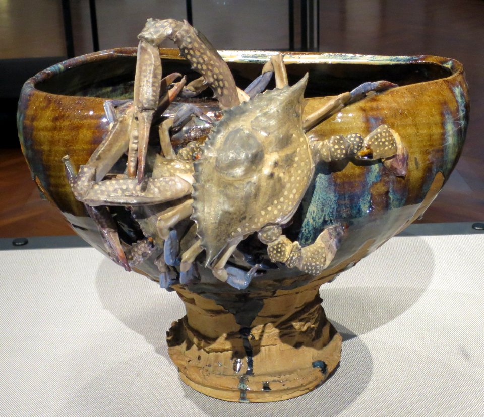 Footed bowl with crab and brown glaze by Miyagawa Kozan I, 1881