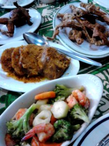 Food from Everybody's Cafe in the City of San Fernando, Pampanga, Philippines
