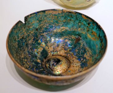 Footed bowl, Italian or Syrian, 50-100 AD, free-blown glass - Portland Art Museum - Portland, Oregon - DSC09005