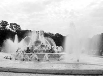 Fontein bij het Palais de Versailles, Bestanddeelnr 191-0490