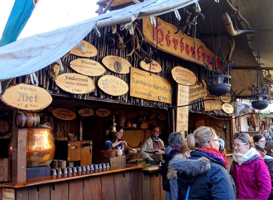 Food stand - Mittelaltermarkt und Weihnachtsmarkt - Esslingen am Neckar, Germany - DSC04011