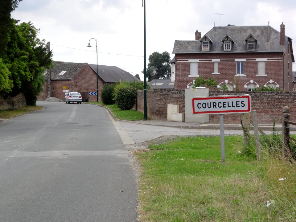 Fonsomme (Aisne) city limit sign Courcelles