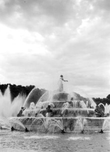 Fontein bij het Palais de Versailles, Bestanddeelnr 191-0489