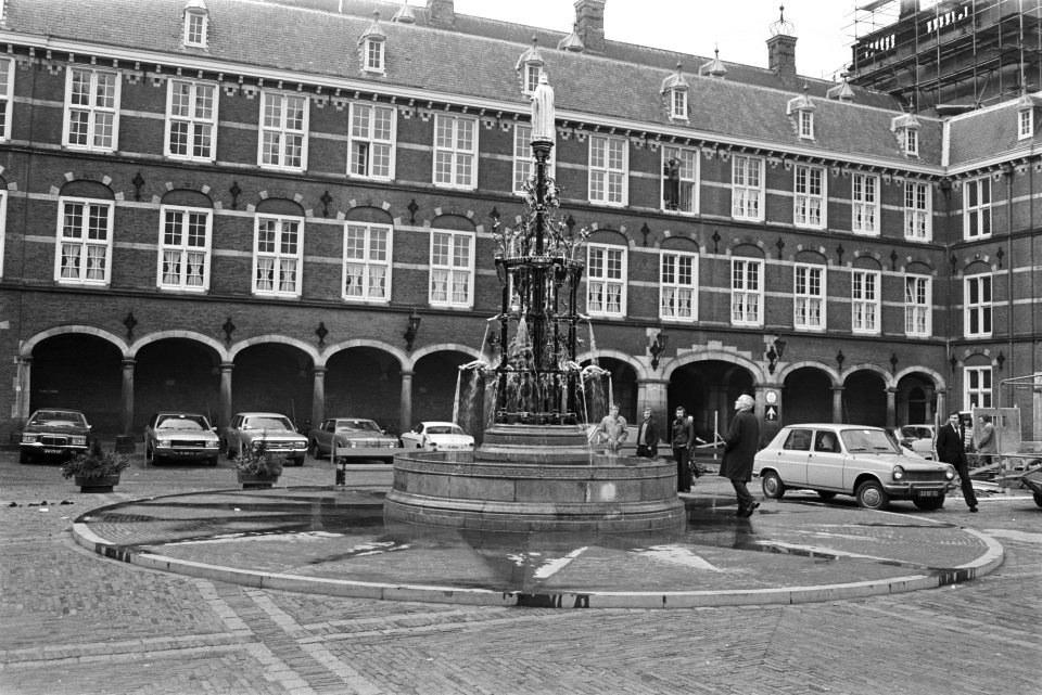 Foneijn op Haags Binnenhof gereed, Bestanddeelnr 928-4345
