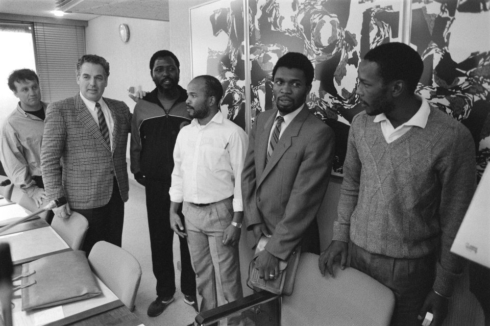 FNV-federatieraad met ZA vakantiecentrale Cos, vlnr Pont, Maxwel Xulu , Diggy Ko, Bestanddeelnr 934-1762