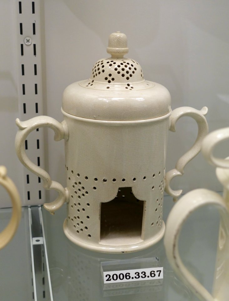Food warmer, Staffordshire or Yorkshire, England, c. 1800, creamware, HD 2006.33.67 - Flynt Center of Early New England Life - Deerfield, Massachusetts - DSC04721