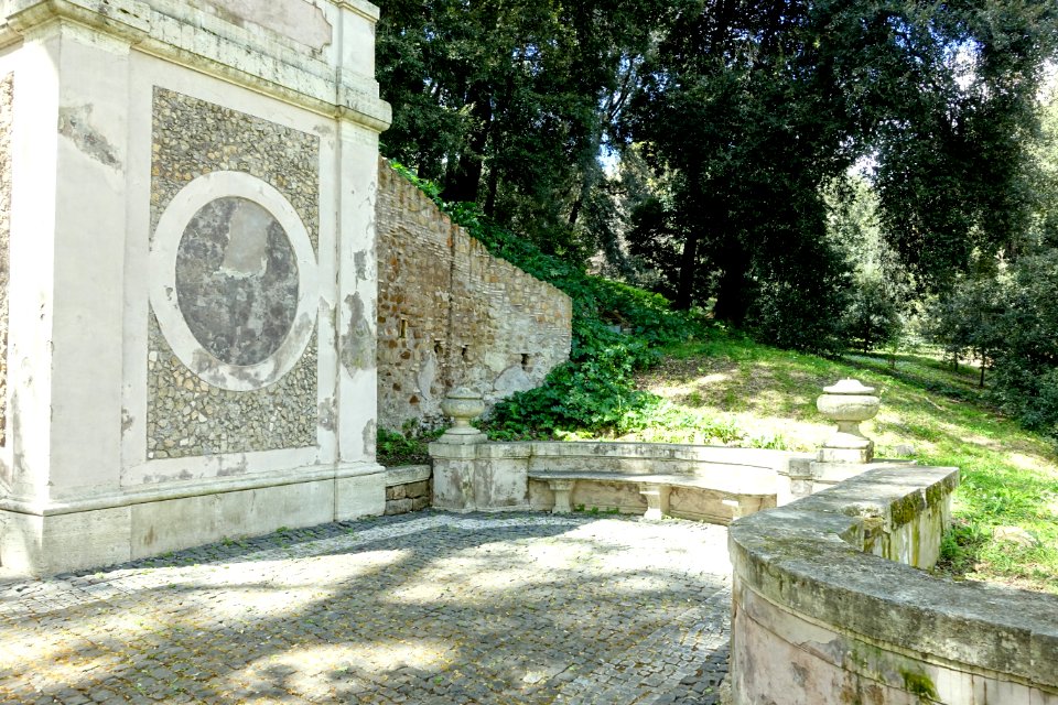 Fontana degli Undici Zampilli - Orto botanico - Rome, Italy - DSC00281