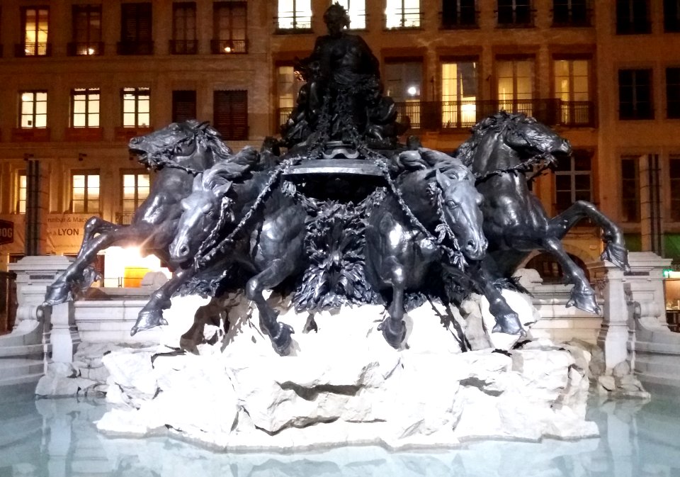 Fontaine Bartholdi - fin du remontage